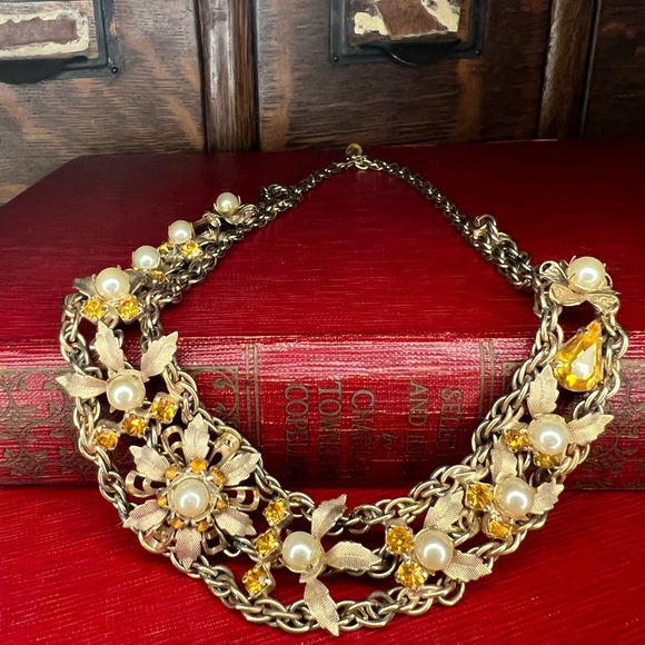 3/$30 Vintage Faux Pearl & Rhinestone Necklace - Picture 4 of 5